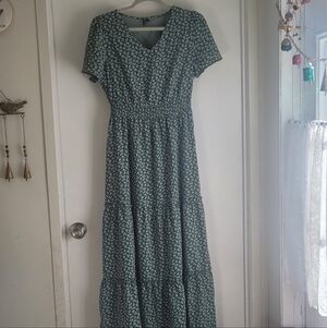 Elegant Green Floral Maxi Dress